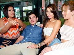 Verga grande, Mamada, Estilo perrito, Grupo, Lamidas, Tetas naturales, Público, Tabú