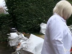 Grosser schwanz, Blondine, Gruppe, Hausfrau, Lesbisch, Lingerie, Reif, Milf