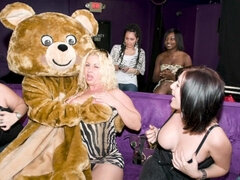 Mamada, Morena, Bailar, Grupo, Hd, Interracial, Madres para coger, Pelirrojo