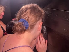 Queue, Femelle, Branlette thaïlandaise, Mère que j'aimerais baiser, Orgasme, Public, Suçant, Avaler