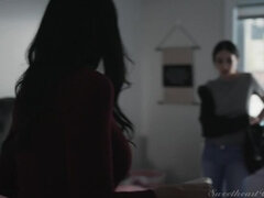 Arsch, Grosse titten, Geschnappt, Betrug, Fingern, Küssen, Im freien, Stiefmutter