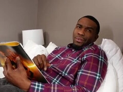 Grote kont, Grote lul, Pijpbeurt, Sperma in gezicht, Interraciaal, Kousen, Tatoeage, Tieten likken