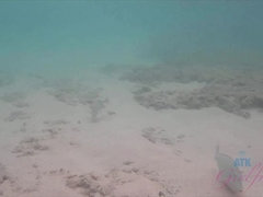 Amateur, Plage, Exhib, Petite amie, De plein air, Petite femme, Pov, Mouillée