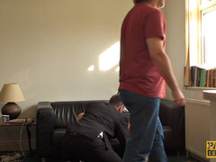 Schlampe, Spermaladung, Brille, Absätze, Lecken, Muschi, Rock, Strümpfe