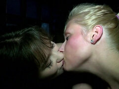 Блондинки, Брюнетки, Пальцем, Подружка, Хд, Лесбиянка, Мастурбация, Натуральные сиськи