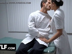 Aufs gesicht abspritzen, Hd, Milf, Krankenschwester, Strümpfe, Taboo, Titten, Uniform