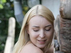Blondine, Blasen, Kehlenfick, Hd, Milf, Natürlich, Im freien, Titten