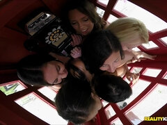 Blonde, Sucer une bite, Brunette brune, Tir de sperme, Fille latino, Argent, Chatte, Uniforme