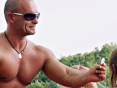 Блондинки, Брюнетки, Группа, Лесбиянка, Мастурбация, На природе, Бритые, Игрушки