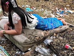 Leie, Asiatisch, Kleid, Masturbation, Im freien, Prostituierte, Jungendliche (18+), Thai