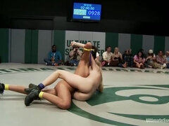 Bondage discipline sadomasochisme, Dominante vrouw, Vingeren, Hd, Vernedering, Lesbisch, Voorbinddildo, Worstelen