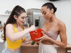 Culo grande, Ébano, Besar, Cocina, Lamidas, Lencería, Coño, Tetas