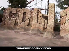 Grosser arsch, Grosser schwanz, Braunhaarige, Hd, Zierlich, Öffentlich, Spanner