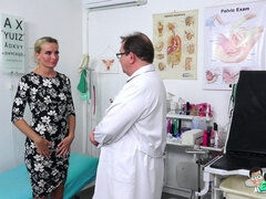 Grote mammen, Pijpbeurt, Arts, Exam, Natuurlijke tieten, Verpleegster, Pornster, Tieten likken