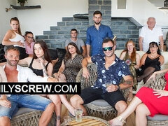 Grosser schwanz, Blasen, Pummelig, Geile alte tussi, Familie, Grossvater, Reif, Orgie