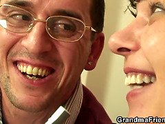 Cul, Sucer une bite, Brunette brune, Femme couguar, Gorge profonde, Branlette thaïlandaise, Mère que j'aimerais baiser, Maman