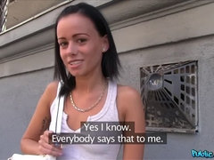 Tromperie, Couple, Faciale, Branlette thaïlandaise, De plein air, Pov, Public, Cheveux courts