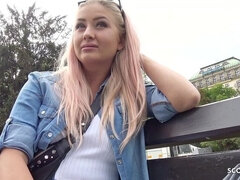 Belle grosse femme bgf, Gros seins, Collège université, En levrette, Argent, Seins naturels, Public, Adolescente