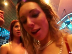 Bailar, Sexo duro, Interracial, Besar, Lesbiana, Fiesta, Chupando, Mojado