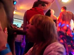 Amateur, Club, Estilo perrito, Pajear, Sexo duro, Tetas naturales, Fiesta, Coño