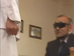 デカパイ, 日本人, 公共