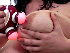 Grote mammen, Bruinharig, Indisch, Masturbatie, Softcore pornografie, Alleen