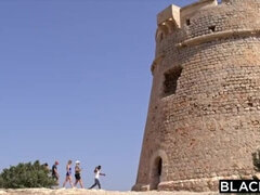 Grosser schwanz, Blasen, Besamung, Kehlenfick, Hundestellung, Handjob, Interrassisch, Muschi