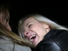 Blond, Pijpbeurt, Bruinharig, Hondjeshouding, Sperma in gezicht, Hd, Natuurlijke tieten, Trio