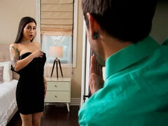 Chambre à dormir, Gros cul, Grosse bite, Gros seins, Brunette brune, En levrette, Maigrichonne, Adolescente