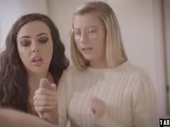 Blonde, Sucer une bite, Plantureuse, Gorge profonde, Queue, Lunettes, Hd, Plan cul à trois