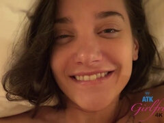 Brunette brune, Queue, Pieds, Fétiche, Fétiche des pieds, Chatte, Suçant, Adolescente