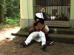 Fetisch, Spassig, Nonne, Im freien, Piercing, Jungendliche (18+)