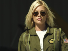 Blondine, Blasen, Uniform
