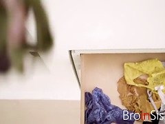 Cul, Sucer une bite, Frère, Brunette brune, Queue, Réalité, Fumer, Tabou