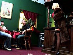 Anaal, Grote mammen, Blond, Pijpbeurt, Kleren uit, Dubbele penetratie, Groepseks