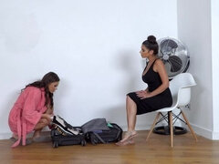 Cul, Brunette brune, Lingerie, Seins naturels, Chatte, Rasée, Suçant, Nénés