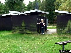 Schönheit, Blondine, Blasen, Handjob, Reif, Mutti, Öffentlich, Stiefmutter