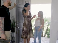 Grosser arsch, Blondine, Bekleidet, Frau frau mann, Küche, Milf, Mutti, Pornostars