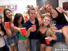 18 jahre, Grosser arsch, Grosser schwanz, Blasen, Hundestellung, Frau frau mann, Natürlichen titten, Titten