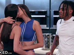 Sucer une bite, Brunette brune, Queue, Énorme, Fille latino, Léchez, Pénis, Chevaucher