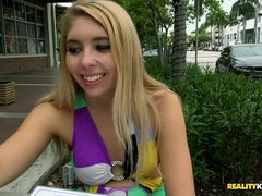 Blondine, Blasen, Latina, Realität, Rasiert, Hintern versohlen, Schlucken, Jungendliche (18+)