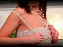 Bisexuelle, Blonde, Brunette brune, Collège université, Couple, Doigter, Piercing, Chatte