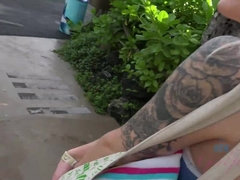 Bikini, Rubia, Penetracion con dedos, Despelote, Pov, Público, Fumando, Mojado