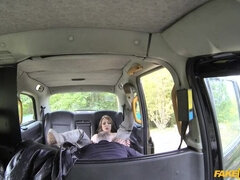 Culo, Botas, Coche, Engañando, Estilo perrito, Penetracion con dedos, Pov, Anilingus