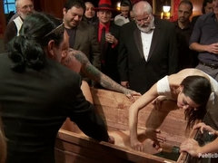 Fesselspiele, Domination, Frau, Öffentlich, Rau, Sklave, Weibliche ejakulation, Spanner