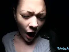 18 ans, Amateur, Sucer une bite, Brunette brune, Pov, Public, Réalité, Criant