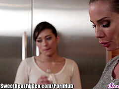 Язык в попке, Поцелуи, Лесбиянка, Лизание, Милф, Оргазм