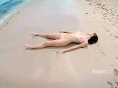 Playa, Tetas grandes, Morena, Desnudo, Tetas naturales, Solo, Adolescente, Tetas