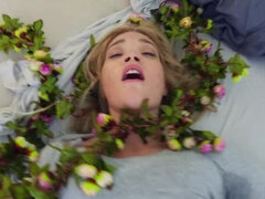 Schlafzimmer, Blasen, Schwanz, Aufs gesicht abspritzen, Natürlichen titten, Piercing, Pov, Tätowierung