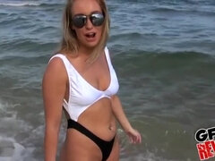 Culo grande, Bikini, Rubia, Mamada, Corridas faciales, Al aire libre, Realidad, Montar